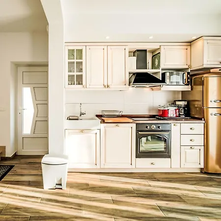 Bellavista By Interhome Макарська